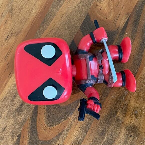 3/ $21 Funko Pop! DC Comics - Deadpool 20 - Picture 4 of 6